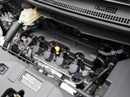 Характеристики автомобиля Honda Stepwgn 2.0 G 4WD (12.2013 - 03.2015): фото, вместимость, скорость, двигатель, топливо, масса, отзывы