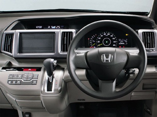Характеристики автомобиля Honda Stepwgn 2.0 G Comfort Selection 8 seater (04.2012 - 11.2013): фото, вместимость, скорость, двигатель, топливо, масса, отзывы