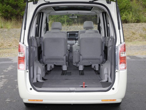 Характеристики автомобиля Honda Stepwgn 2.0 G Comfort Selection 8 seater (04.2012 - 11.2013): фото, вместимость, скорость, двигатель, топливо, масса, отзывы