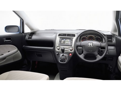 Характеристики автомобиля Honda Stream 1.7 L comfort selection (02.2003 - 08.2003): фото, вместимость, скорость, двигатель, топливо, масса, отзывы