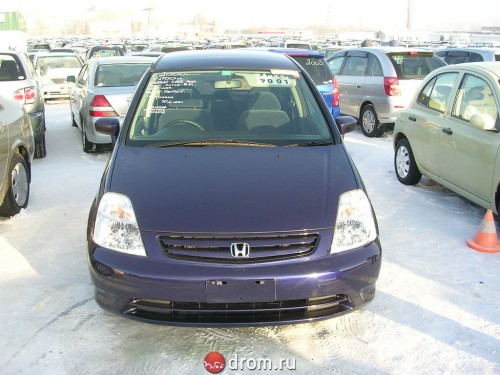 Характеристики автомобиля Honda Stream 1.7 L (10.2000 - 09.2001): фото, вместимость, скорость, двигатель, топливо, масса, отзывы