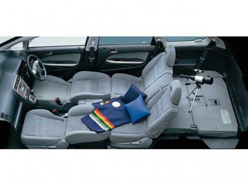 Характеристики автомобиля Honda Stream 1.7 G (09.2003 - 12.2003): фото, вместимость, скорость, двигатель, топливо, масса, отзывы