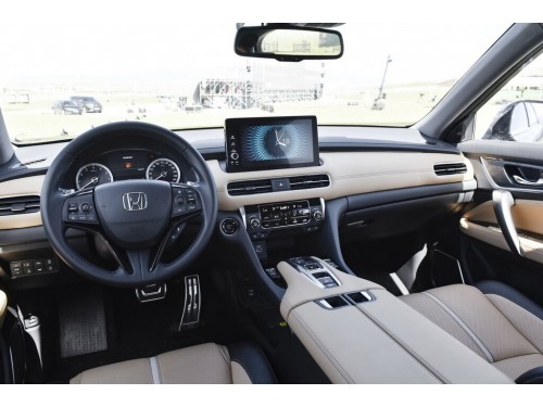 Характеристики автомобиля Honda UR-V 2.0T AT Elegant 370 Turbo (06.2023 - н.в.): фото, вместимость, скорость, двигатель, топливо, масса, отзывы
