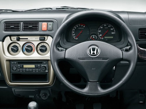 Характеристики автомобиля Honda Vamos Hobio 660 G 4WD (06.2012 - 02.2015): фото, вместимость, скорость, двигатель, топливо, масса, отзывы
