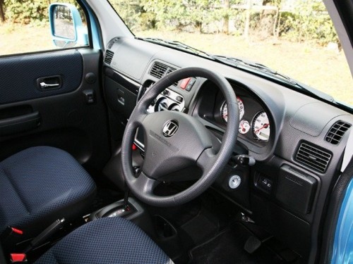 Характеристики автомобиля Honda Vamos 660 L 4WD (02.2007 - 07.2010): фото, вместимость, скорость, двигатель, топливо, масса, отзывы