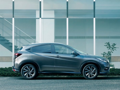 Характеристики автомобиля Honda Vezel 1.5 Hybrid X (without Honda Sensing) (02.2018 - 06.2020): фото, вместимость, скорость, двигатель, топливо, масса, отзывы