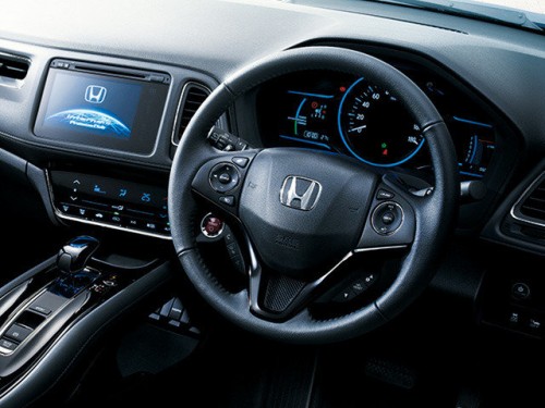 Характеристики автомобиля Honda Vezel 1.5 G 4WD (04.2015 - 01.2016): фото, вместимость, скорость, двигатель, топливо, масса, отзывы