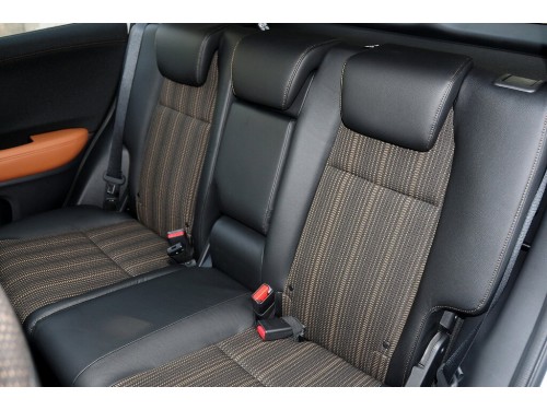 Характеристики автомобиля Honda Vezel 1.8 CVT Elite (10.2014 - 12.2016): фото, вместимость, скорость, двигатель, топливо, масса, отзывы