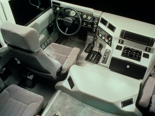 Характеристики автомобиля Hummer H1 6.5 AT Open Top (01.1994 - 05.2005): фото, вместимость, скорость, двигатель, топливо, масса, отзывы