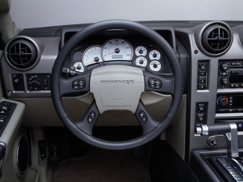 Характеристики автомобиля Hummer H2 6.0 AT Base (01.2002 - 12.2004): фото, вместимость, скорость, двигатель, топливо, масса, отзывы