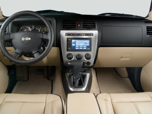 Характеристики автомобиля Hummer H3 3.7 АT 1SC/ Adventure 1 (06.2006 - 03.2013): фото, вместимость, скорость, двигатель, топливо, масса, отзывы