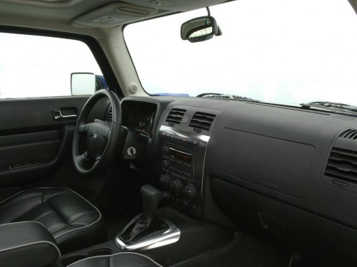 Характеристики автомобиля Hummer H3 3.5 AT Luxury (04.2005 - 05.2006): фото, вместимость, скорость, двигатель, топливо, масса, отзывы