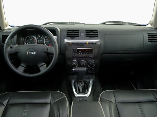 Характеристики автомобиля Hummer H3 3.5 AT Luxury (04.2005 - 05.2006): фото, вместимость, скорость, двигатель, топливо, масса, отзывы