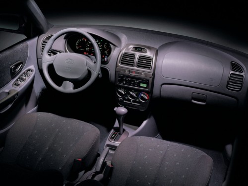 Характеристики автомобиля Hyundai Accent 1.3 AT GLS (07.1999 - 03.2003): фото, вместимость, скорость, двигатель, топливо, масса, отзывы