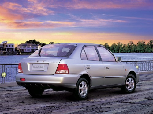 Характеристики автомобиля Hyundai Accent 1.3 AT LS (07.1999 - 03.2003): фото, вместимость, скорость, двигатель, топливо, масса, отзывы