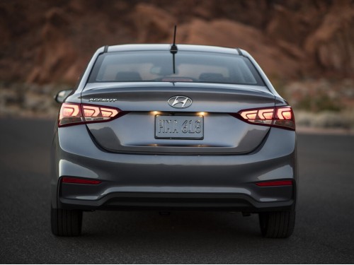 Характеристики автомобиля Hyundai Accent 1.6 DPI MT SE (07.2019 - 07.2021): фото, вместимость, скорость, двигатель, топливо, масса, отзывы