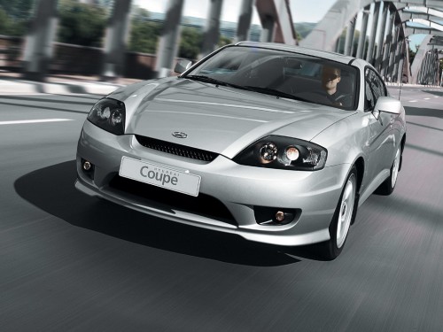 Характеристики автомобиля Hyundai Coupe 2.0 AT GLS (10.2005 - 09.2006): фото, вместимость, скорость, двигатель, топливо, масса, отзывы