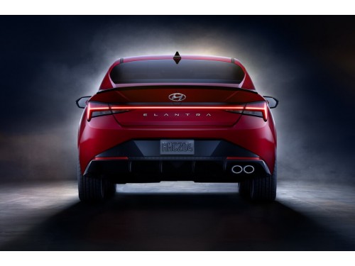 Характеристики автомобиля Hyundai Elantra 2.0 AT 2WD Luxe (04.2020 - н.в.): фото, вместимость, скорость, двигатель, топливо, масса, отзывы