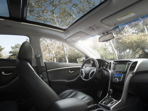 Характеристики автомобиля Hyundai Elantra 1.8 AT Tech (06.2012 - 04.2015): фото, вместимость, скорость, двигатель, топливо, масса, отзывы