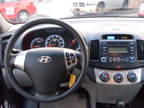 Характеристики автомобиля Hyundai Elantra 1.6 MT Optima (09.2011 - 12.2013): фото, вместимость, скорость, двигатель, топливо, масса, отзывы