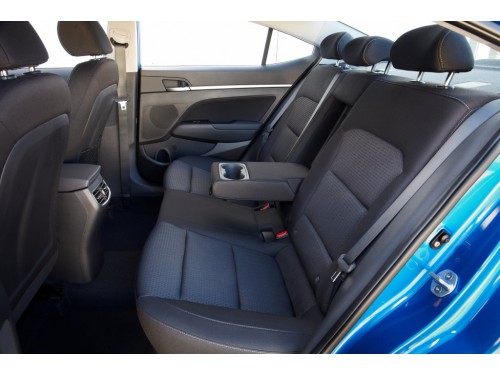 Характеристики автомобиля Hyundai Elantra 1.6 AT Base FIFA 2018 (04.2018 - 08.2018): фото, вместимость, скорость, двигатель, топливо, масса, отзывы