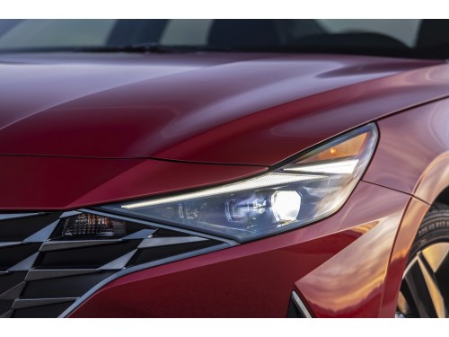 Характеристики автомобиля Hyundai Elantra 2.0 AT Prestige (11.2021 - 12.2022): фото, вместимость, скорость, двигатель, топливо, масса, отзывы