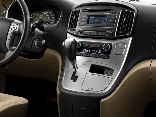 Характеристики автомобиля Hyundai H1 2.5 CRDi AT Active (09.2015 - 05.2018): фото, вместимость, скорость, двигатель, топливо, масса, отзывы