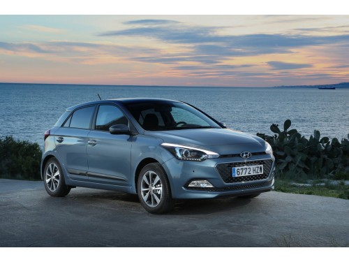 Характеристики автомобиля Hyundai i20 1.2 MT Classic (12.2014 - 05.2018): фото, вместимость, скорость, двигатель, топливо, масса, отзывы