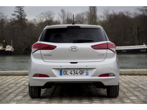 Характеристики автомобиля Hyundai i20 1.1 CRDi MT Classic (12.2014 - 05.2018): фото, вместимость, скорость, двигатель, топливо, масса, отзывы
