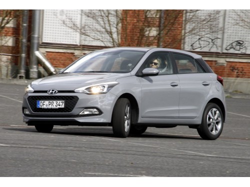 Характеристики автомобиля Hyundai i20 1.4 AT Trend (12.2014 - 05.2018): фото, вместимость, скорость, двигатель, топливо, масса, отзывы