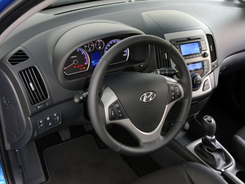 Характеристики автомобиля Hyundai i30 1.6 Comfort AT (03.2010 - 12.2011): фото, вместимость, скорость, двигатель, топливо, масса, отзывы