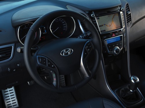 Характеристики автомобиля Hyundai i30 1.4 MT Design (01.2012 - 03.2015): фото, вместимость, скорость, двигатель, топливо, масса, отзывы