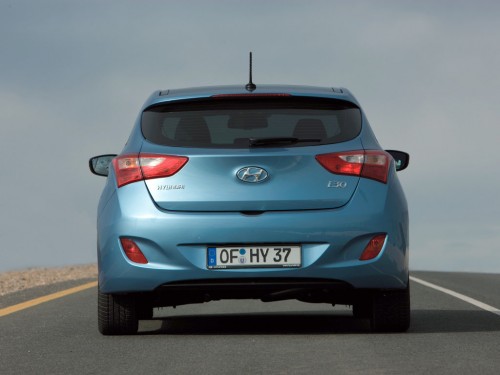 Характеристики автомобиля Hyundai i30 1.4 CRDi MT Trend (09.2011 - 03.2015): фото, вместимость, скорость, двигатель, топливо, масса, отзывы