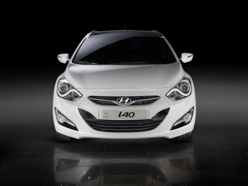 Характеристики автомобиля Hyundai i40 1.7 TD AT Advance (03.2014 - 10.2014): фото, вместимость, скорость, двигатель, топливо, масса, отзывы