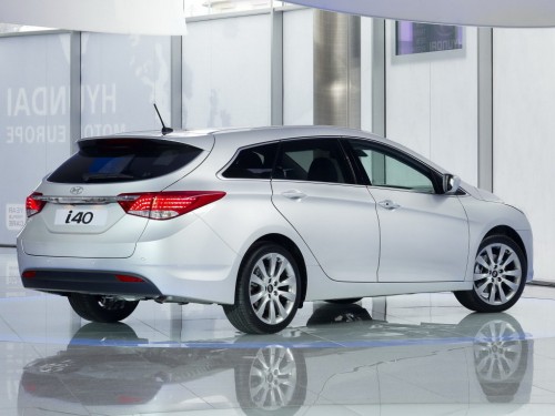 Характеристики автомобиля Hyundai i40 2.0 AT Comfort (11.2012 - 05.2015): фото, вместимость, скорость, двигатель, топливо, масса, отзывы