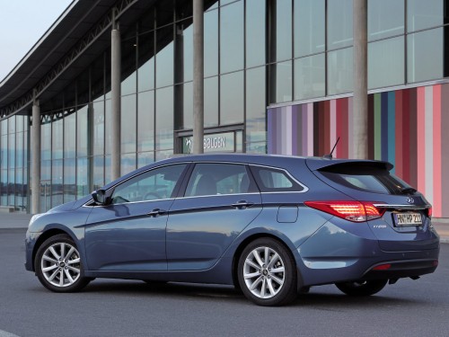 Характеристики автомобиля Hyundai i40 2.0 AT Comfort (11.2012 - 05.2015): фото, вместимость, скорость, двигатель, топливо, масса, отзывы