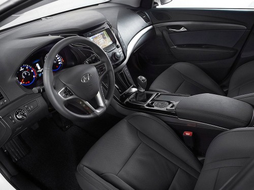 Характеристики автомобиля Hyundai i40 1.7 TD AT Comfort (11.2012 - 09.2013): фото, вместимость, скорость, двигатель, топливо, масса, отзывы