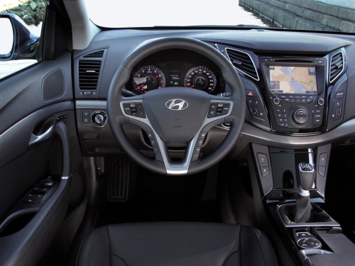 Характеристики автомобиля Hyundai i40 2.0 AT Elegance (04.2013 - 09.2013): фото, вместимость, скорость, двигатель, топливо, масса, отзывы