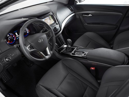 Характеристики автомобиля Hyundai i40 2.0 MT Comfort (11.2012 - 05.2015): фото, вместимость, скорость, двигатель, топливо, масса, отзывы