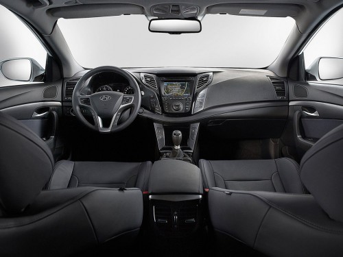 Характеристики автомобиля Hyundai i40 2.0 AT Active (09.2014 - 05.2015): фото, вместимость, скорость, двигатель, топливо, масса, отзывы
