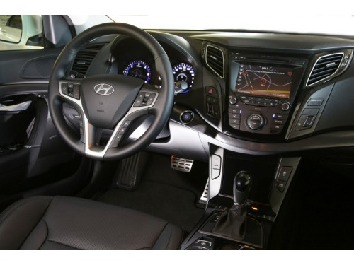 Характеристики автомобиля Hyundai i40 2.0 AT Advance (10.2015 - 02.2017): фото, вместимость, скорость, двигатель, топливо, масса, отзывы