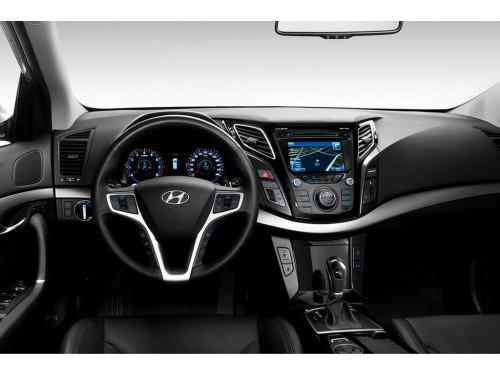 Характеристики автомобиля Hyundai i40 2.0 AT Comfort Plus (03.2017 - 09.2017): фото, вместимость, скорость, двигатель, топливо, масса, отзывы