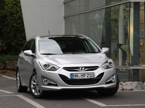 Характеристики автомобиля Hyundai i40 1.7 TD AT Style (11.2012 - 09.2013): фото, вместимость, скорость, двигатель, топливо, масса, отзывы