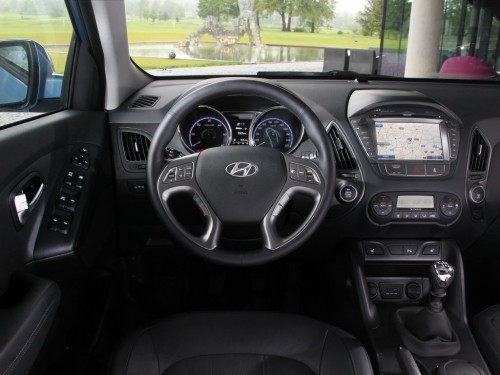 Характеристики автомобиля Hyundai ix35 2.0 AT 2WD Comfort (05.2013 - 12.2015): фото, вместимость, скорость, двигатель, топливо, масса, отзывы