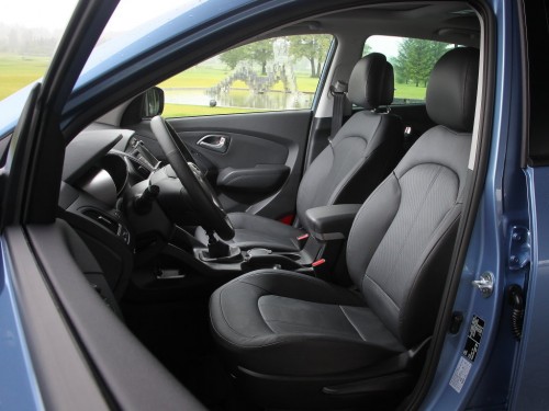 Характеристики автомобиля Hyundai ix35 2.0 AT 2WD Comfort (05.2013 - 12.2015): фото, вместимость, скорость, двигатель, топливо, масса, отзывы