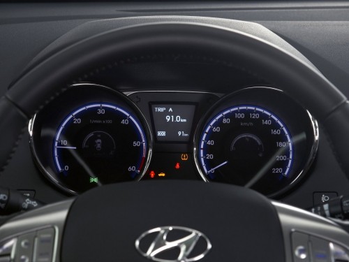 Характеристики автомобиля Hyundai ix35 2.0 CRDi AT 4WD Comfort (08.2009 - 08.2012): фото, вместимость, скорость, двигатель, топливо, масса, отзывы