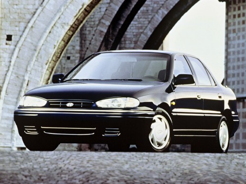 Характеристики автомобиля Hyundai Lantra 1.6 AT GLS (09.1993 - 08.1995): фото, вместимость, скорость, двигатель, топливо, масса, отзывы