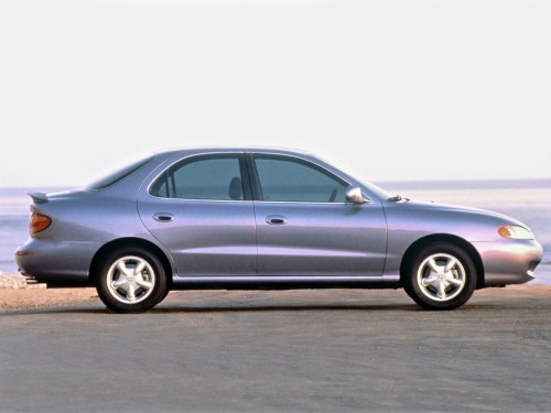 Характеристики автомобиля Hyundai Lantra 2.0 MT GLS (09.1995 - 11.1998): фото, вместимость, скорость, двигатель, топливо, масса, отзывы