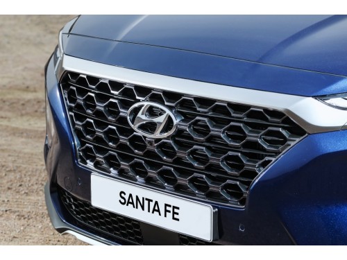Характеристики автомобиля Hyundai Santa Fe 2.0 GDI 2WD AT Inspiration 5 seats (06.2018 - 06.2020): фото, вместимость, скорость, двигатель, топливо, масса, отзывы