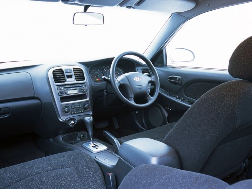 Характеристики автомобиля Hyundai Sonata 2.0 AT CDX (11.2002 - 08.2004): фото, вместимость, скорость, двигатель, топливо, масса, отзывы